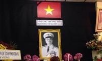 ชาวเวียดนามทั้งในและต่างประเทศแสดงความเศร้าเสียใจต่อการสูญเสียครั้งยิ่งใหญ่ของชาติ